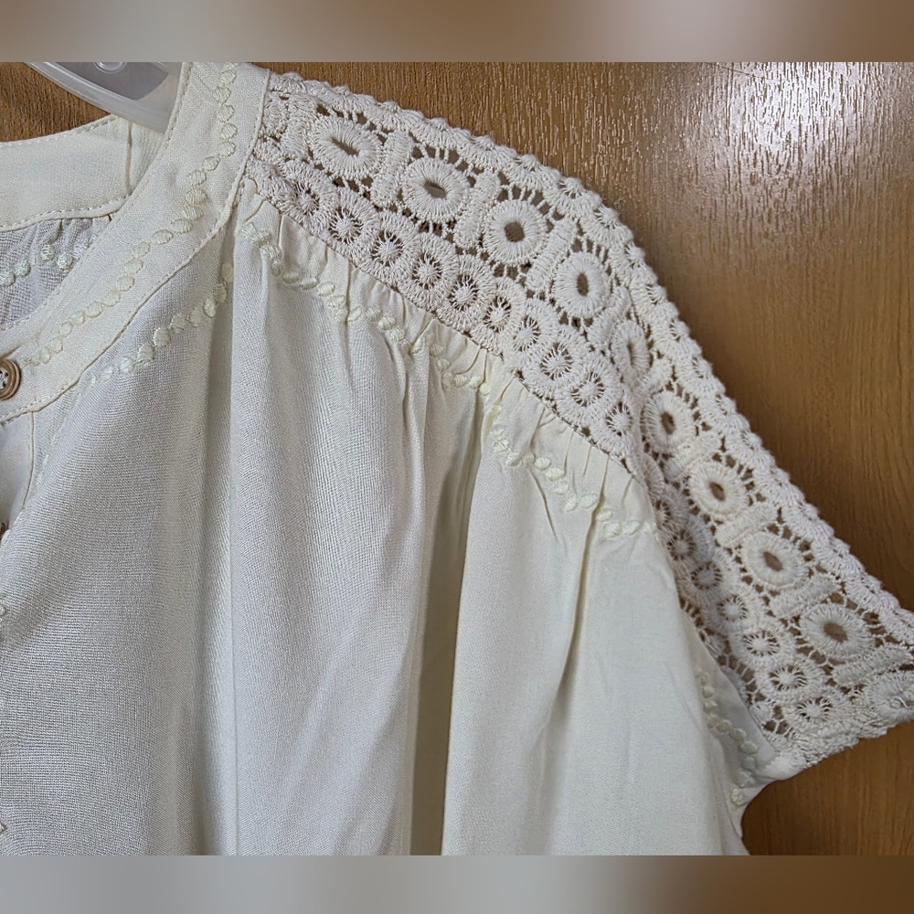 Democracy Cream Crochet Peasant Blouse – Size M - Picture 9 of 16